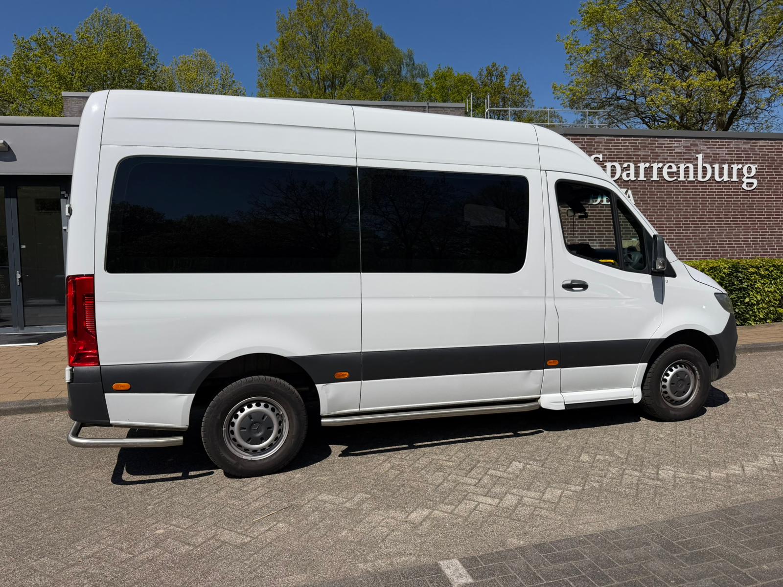 Rolstoelbus van Rolstoeltaxi Spoed, zijaanzicht